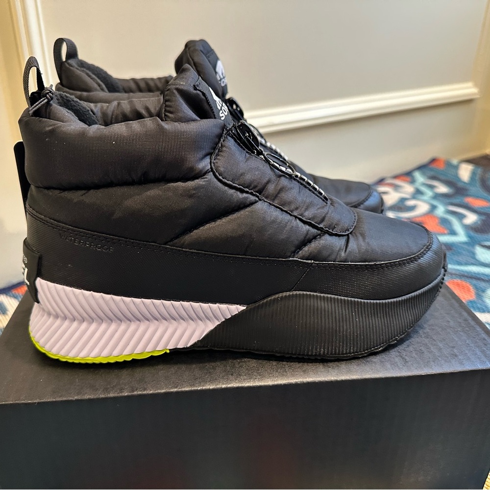 Sorel Out N About III Puffy Zip waterproof ankle boots Sz 8 Black w/white NWT